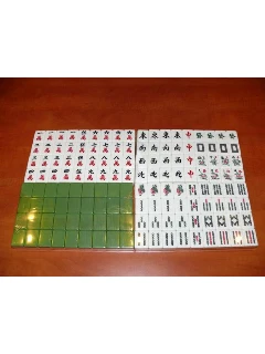 Mahjong készlet - Professzionális, zöld hátú, műanyag kövekkel - A kövek mérete: 34x26x19mm