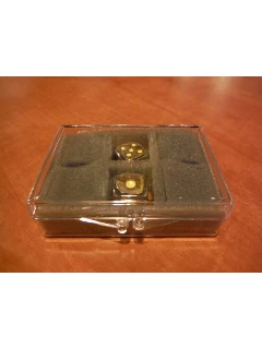 Dobókocka - 6 oldalú 15mm-es, tömör fém dobókocka sárga pöttyös 2db-os szett, plexi dobozban - Metal Dice 15mm yellow spot (2 per boksz)