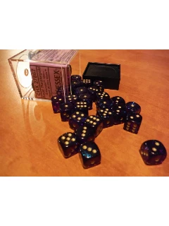 Dobókocka - 6 Oldalú 12mm-es, 36db-os Szett Plexi Dobozban - Borealis 12mm D6 With Pips Dice Blocks 36dice - Royal Purple/Gold