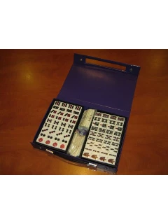 Mahjong Készlet - Riichi (japán) Készlet, Lila Hátú, Műanyag Kövekkel - A Kövek Mérete: 26x19x15mm